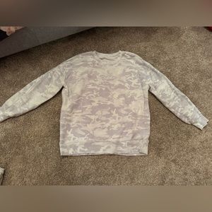 Lululemon Crew neck - Was originally size 10 - Fits like a 6